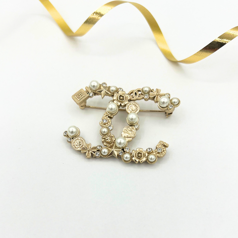 Chanel CC Broche